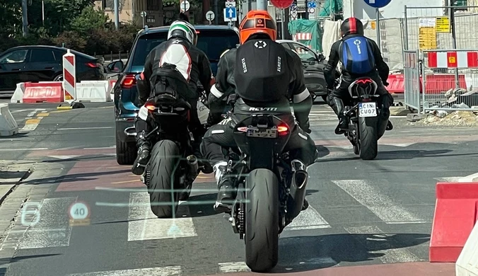 Za zaginanie tablic rejestracyjnych w motocyklu grozi wysoki mandat