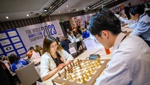 Oliwia Kiołbasa w czasie DMŚ w szachach