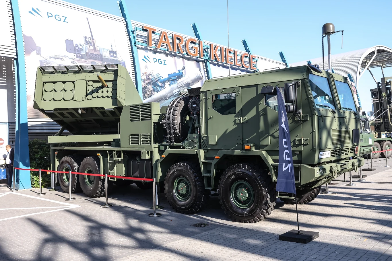 Jelcz 883 z wyurzutniami pocisków K239 Chumnoo / fot. Targi Kielce