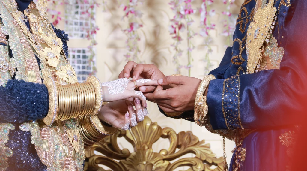Kontrowersyjne śluby w Indonezji nie są niczym dziwnym. Duża różnica wieku czy zamiana pana młodego na ostatnią chwilę nie są w tym kraju problemem