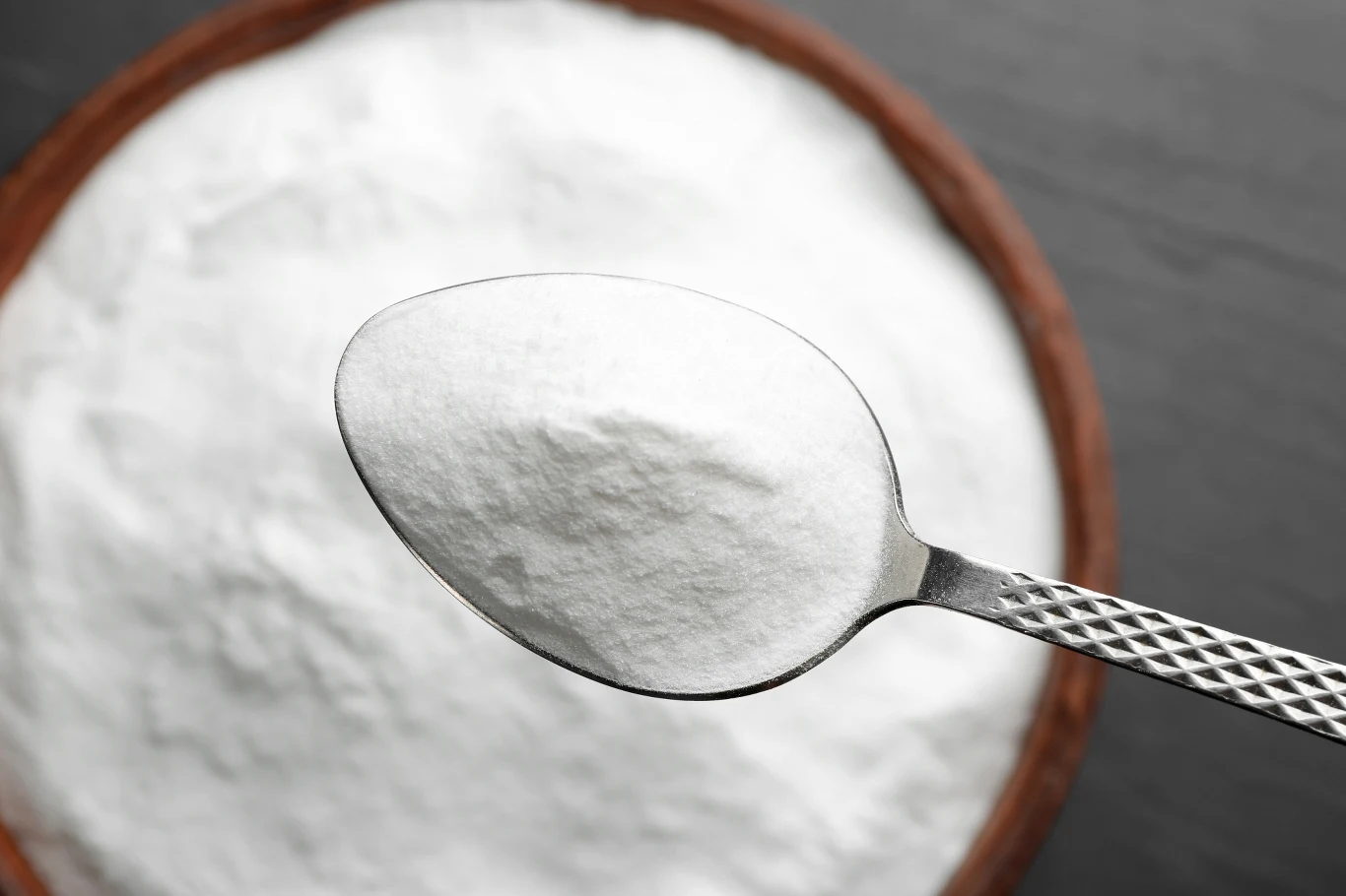 Soda oczyszczona to od lat znany naturalny środek czyszczący, wykorzystywany do usuwania plam Soda oczyszczona to od lat znany naturalny środek czyszczący, wykorzystywany do usuwania plam