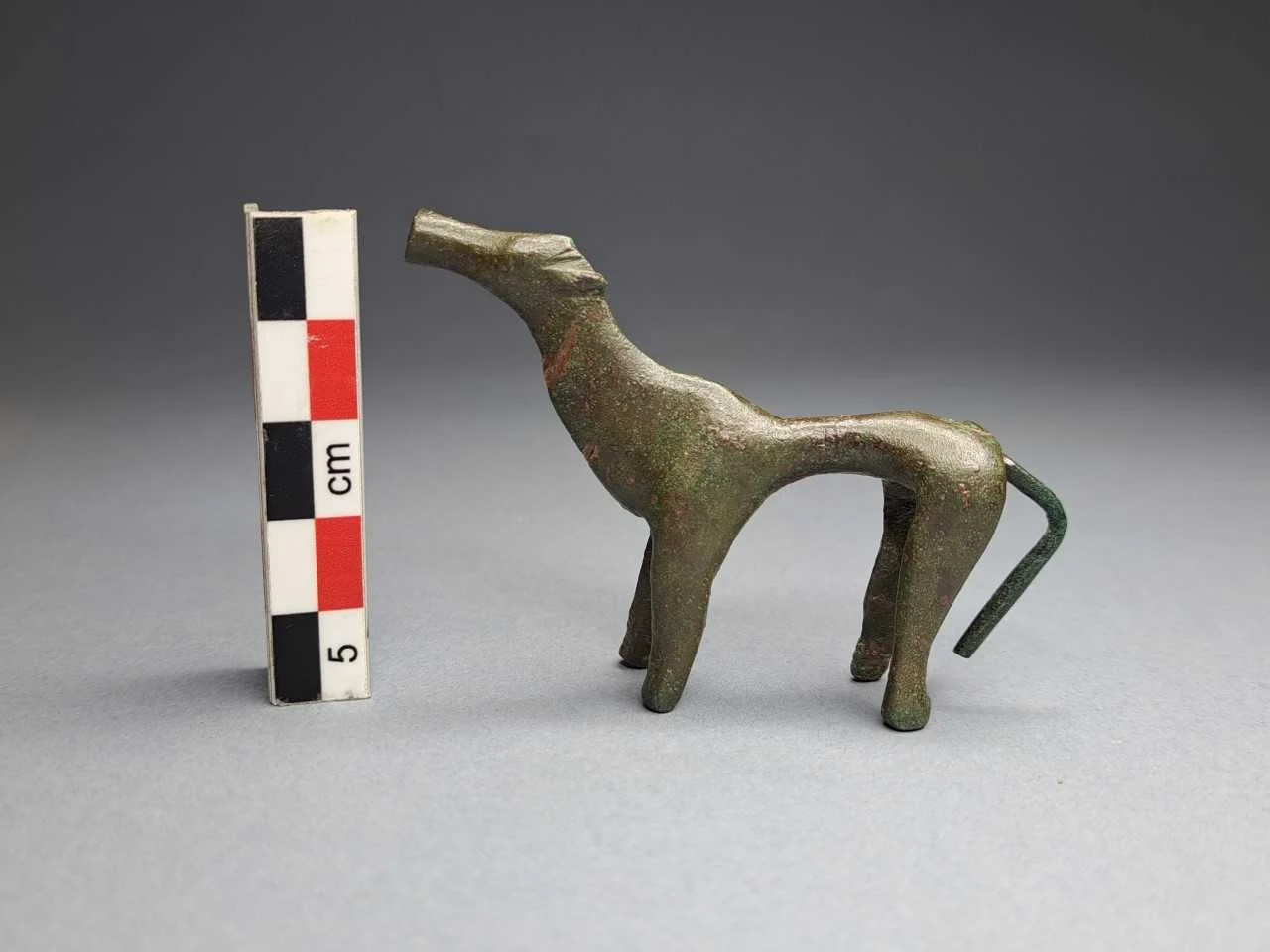 Niedawno archeolodzy dokonali ciekawych odkryć w sanktuarium poświęconym Posejdonowi, greckiemu bogowi morza, w starożytnym mieście Elikis. fot. https://www.culture.gov.gr/copyright ΥΠΠΟ Niedawno archeolodzy dokonali ciekawych odkryć w sanktuarium poświęconym Posejdonowi, greckiemu bogowi morza, w starożytnym mieście Elikis. fot. https://www.culture.gov.gr/copyright ΥΠΠΟ