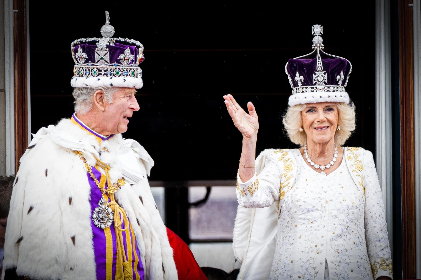 Król Karol II i królowa małżonka Camilla Król Karol II i królowa małżonka Camilla