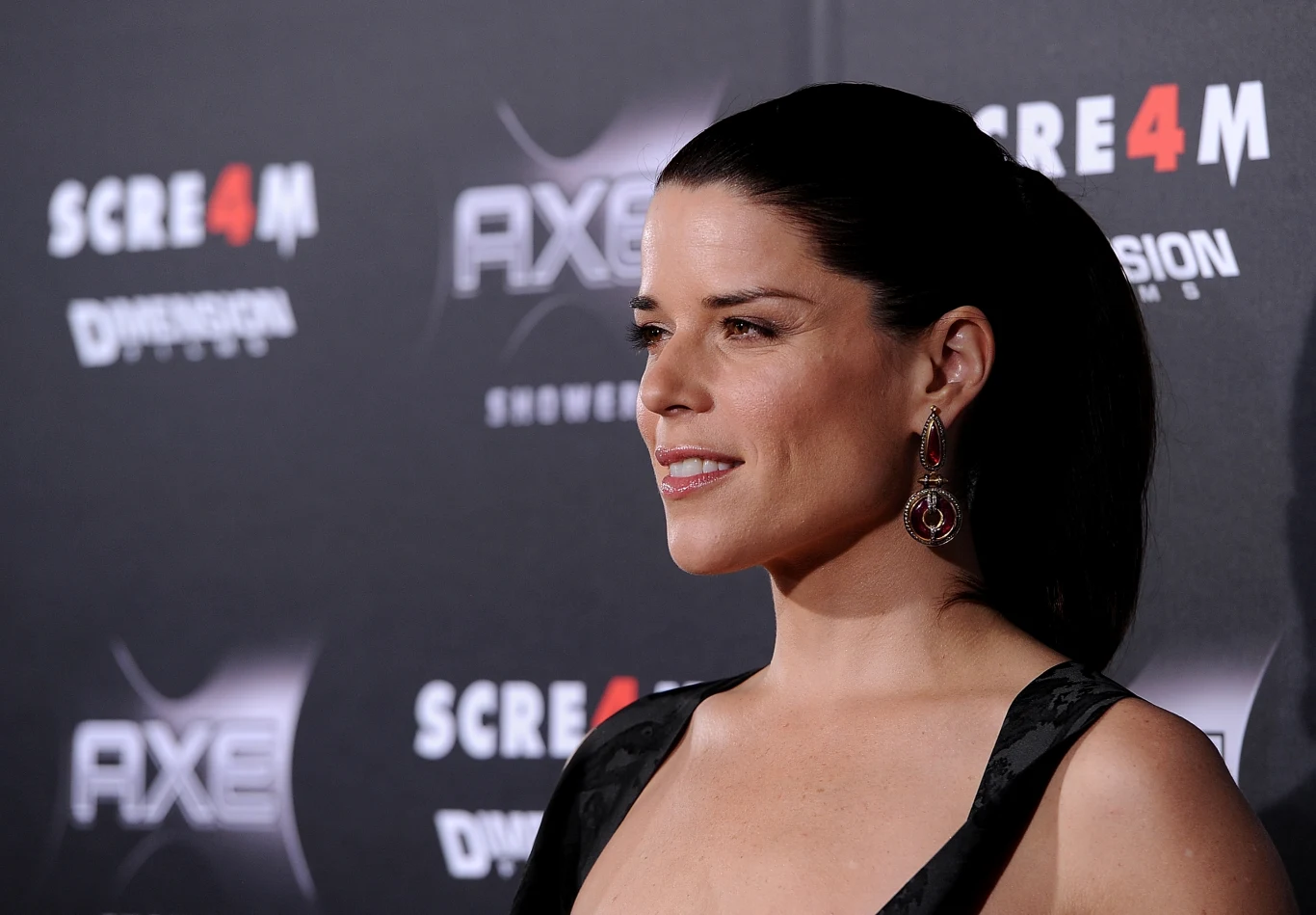 Neve Campbell na premierze filmu "Krzyk 4" Neve Campbell na premierze filmu "Krzyk 4"