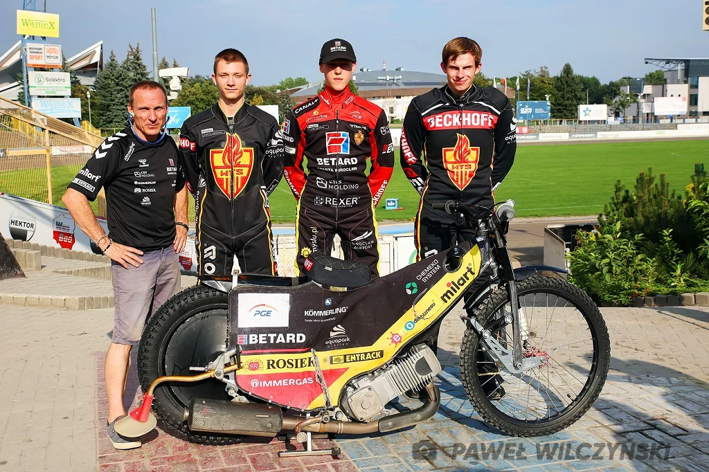 Team Kacpra Andrzejewskiego. Z lewej trener Sławomir Drabik. Team Kacpra Andrzejewskiego. Z lewej trener Sławomir Drabik.
