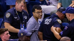 Protestujący aktywista na US Open w rękach policji