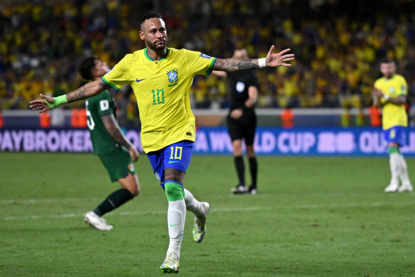 Neymar triumfuje w meczu Brazylii z Boliwią Neymar triumfuje w meczu Brazylii z Boliwią