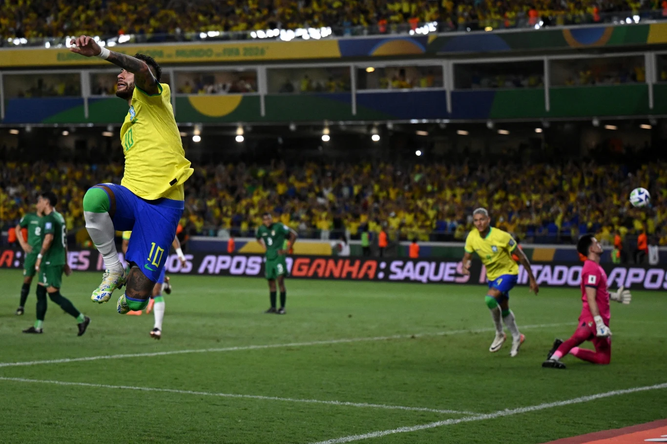 Neymar w meczu Brazylii z Boliwią Neymar w meczu Brazylii z Boliwią