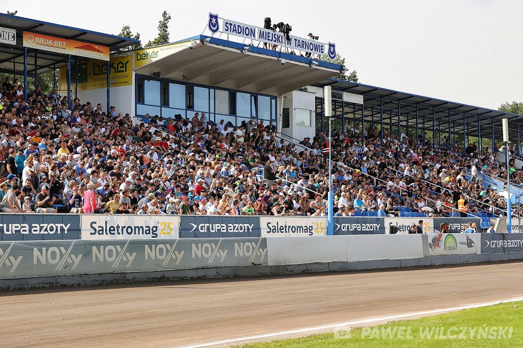 Tłumy na stadionie Unii Tarnów Tłumy na stadionie Unii Tarnów