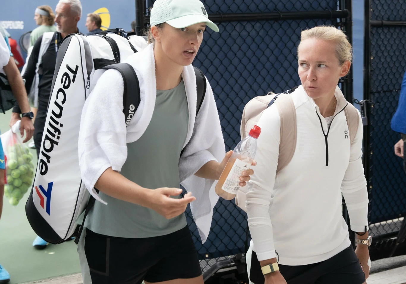 Iga Świątek ma obok siebie grono zaufanych ludzi. To Daria Abramowicz i spółka pomagają jej przygotowywać się do turniejów Iga Świątek ma obok siebie grono zaufanych ludzi. To Daria Abramowicz i spółka pomagają jej przygotowywać się do turniejów