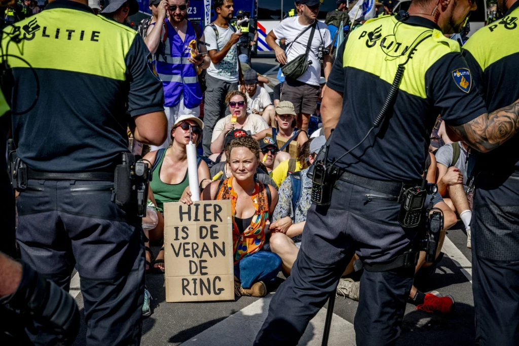 Ponad dwa tysiące demonstrantów klimatycznych zostało zatrzymanych. Interweniowała holenderska policja 