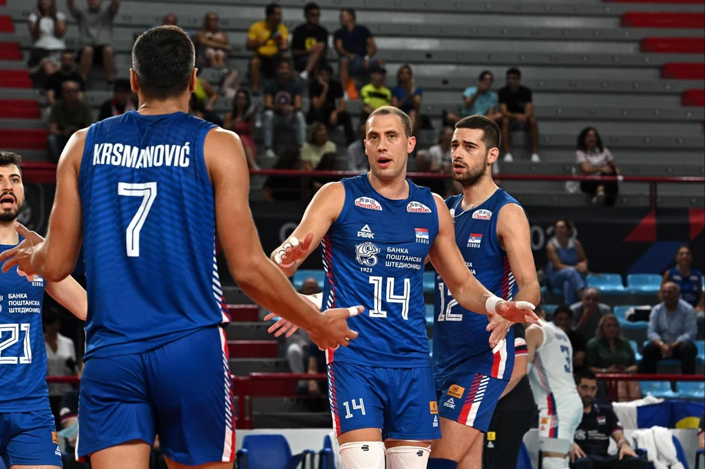 Aleksandar Atanasijević (n4 14) i siatkarze reprezentacji Serbii Aleksandar Atanasijević (n4 14) i siatkarze reprezentacji Serbii