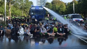 Aktywiści zablokowali całą autostradę. Zatrzymano 2400 osób, w tym dzieci