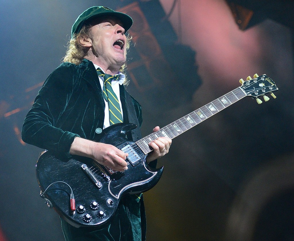 Angus Young stoi na czele AC/DC