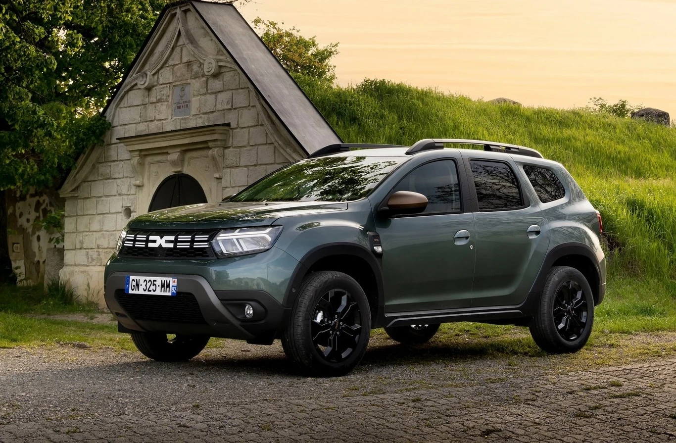 W połowie 2022 roku na rynek wjechał Duster z odświeżonym logo i w nowych kolorach