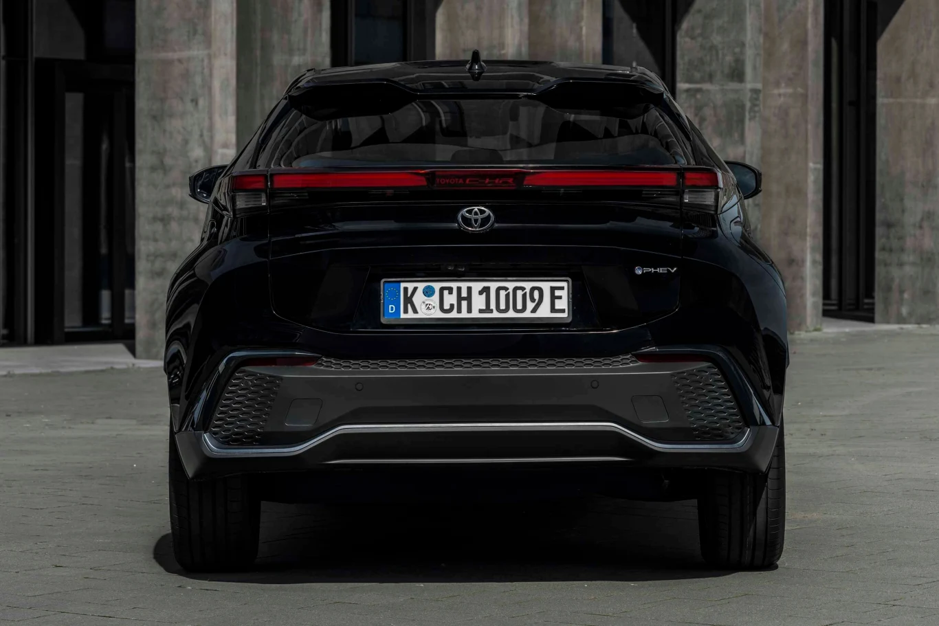 Toyota jako jeden z nielicznych producentów nie wymieniła z tyłu logotypu na pełną nazwę