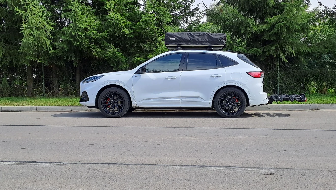 Testowany przez nas Ford Kuga wyposażony jest w namiot Thule Approach oraz bagażnik rowerowy Thule Epos. Testowany przez nas Ford Kuga wyposażony jest w namiot Thule Approach oraz bagażnik rowerowy Thule Epos.