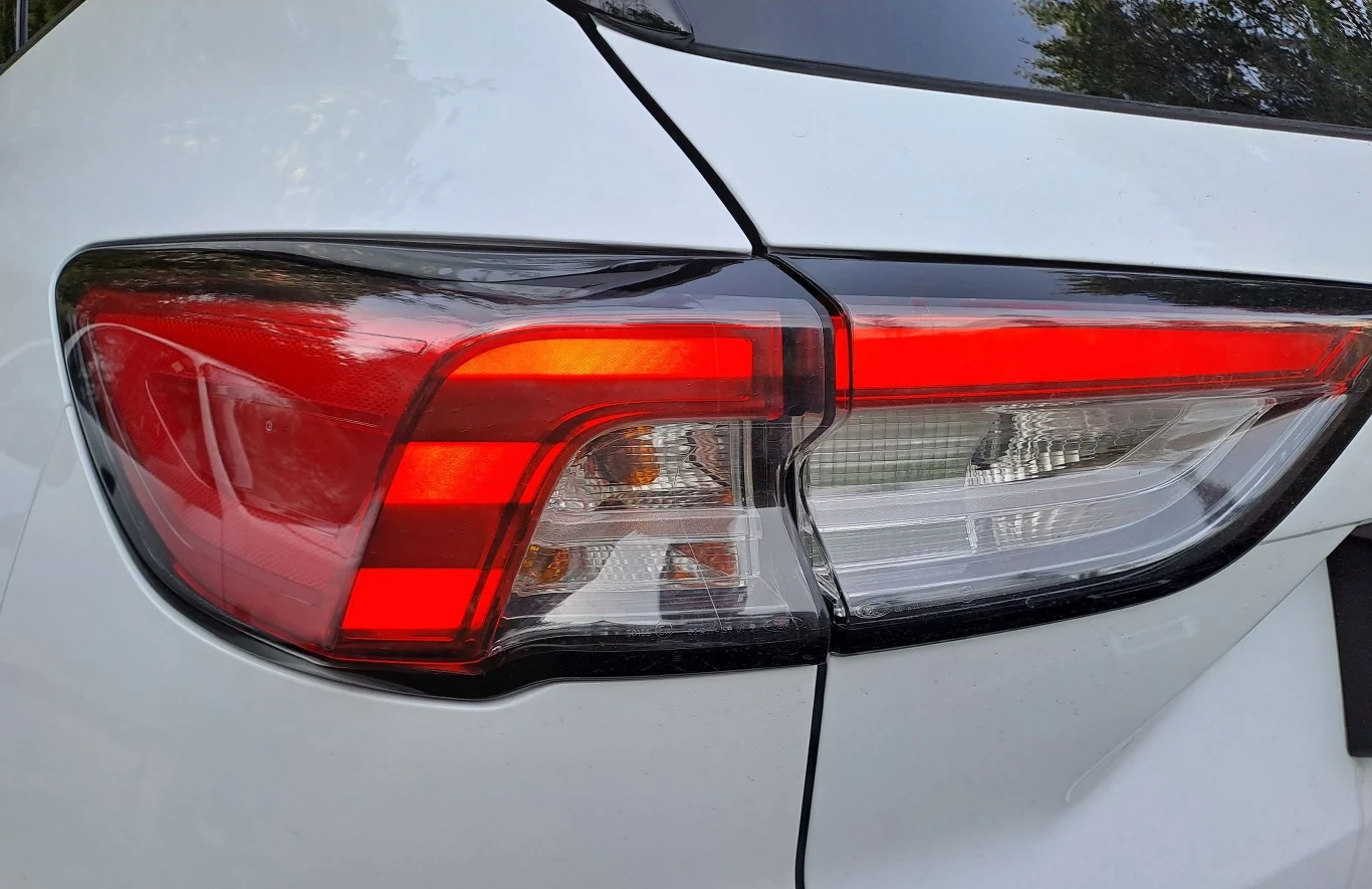 Ford Kuga z wyposażeniem kempingowym firmy Thule. Ford Kuga z wyposażeniem kempingowym firmy Thule.