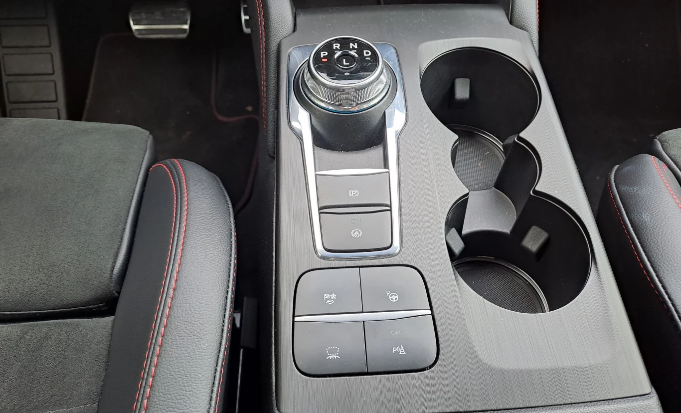 Ford Kuga z wyposażeniem kempingowym firmy Thule. Ford Kuga z wyposażeniem kempingowym firmy Thule.