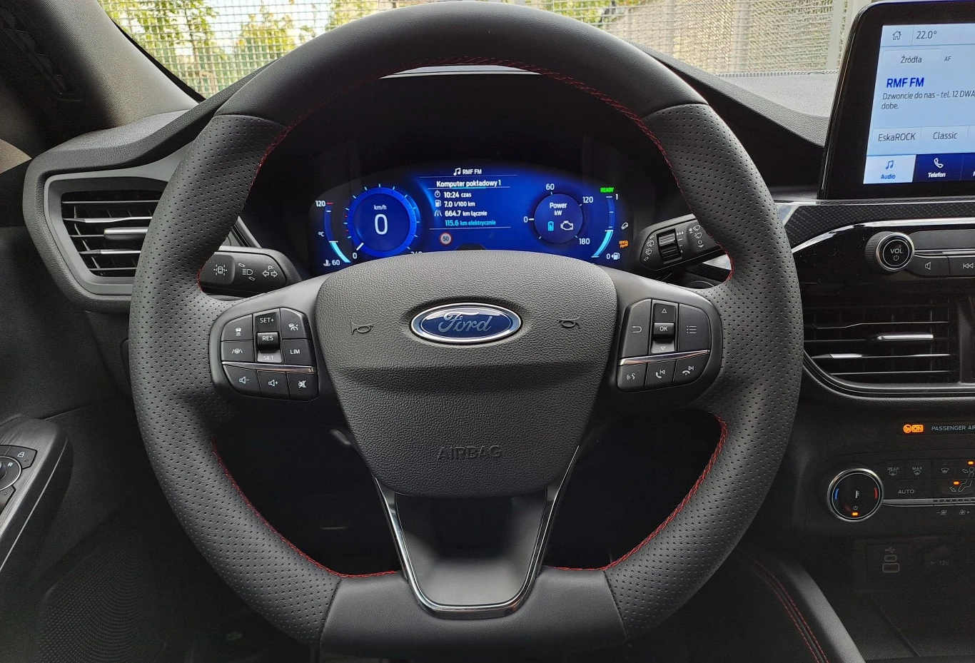 Ford Kuga z wyposażeniem kempingowym firmy Thule. Ford Kuga z wyposażeniem kempingowym firmy Thule.
