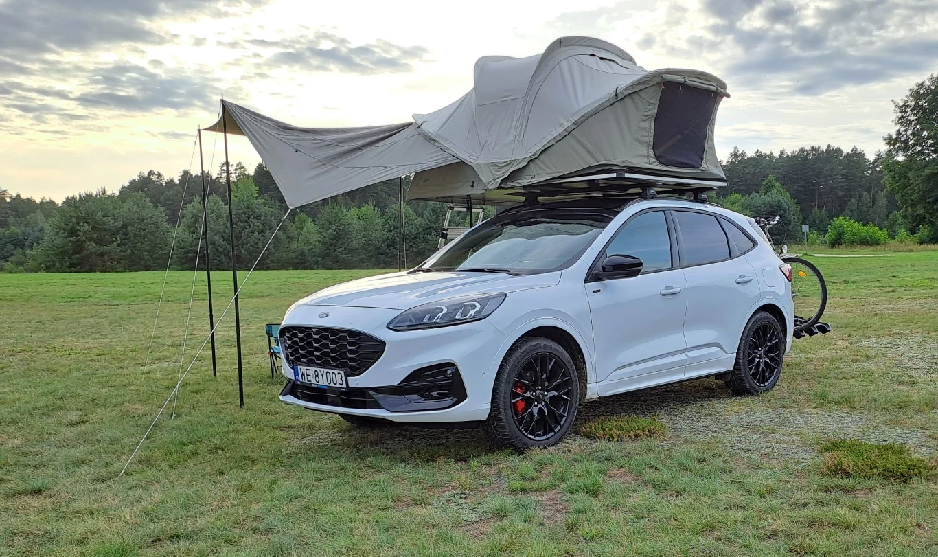 Ford Kuga z wyposażeniem kempingowym firmy Thule. Ford Kuga z wyposażeniem kempingowym firmy Thule.