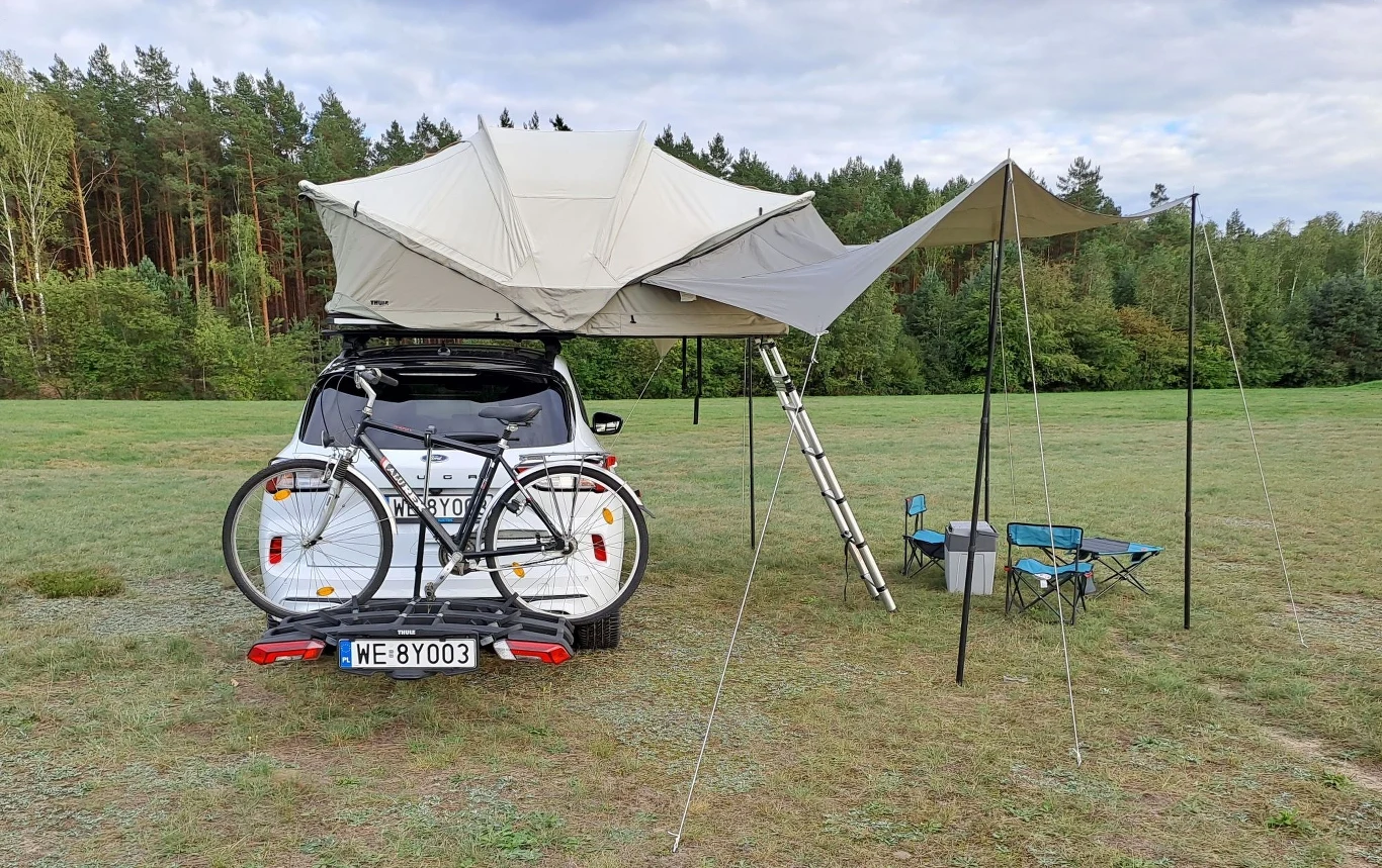 Ford Kuga z wyposażeniem kempingowym firmy Thule. Ford Kuga z wyposażeniem kempingowym firmy Thule.