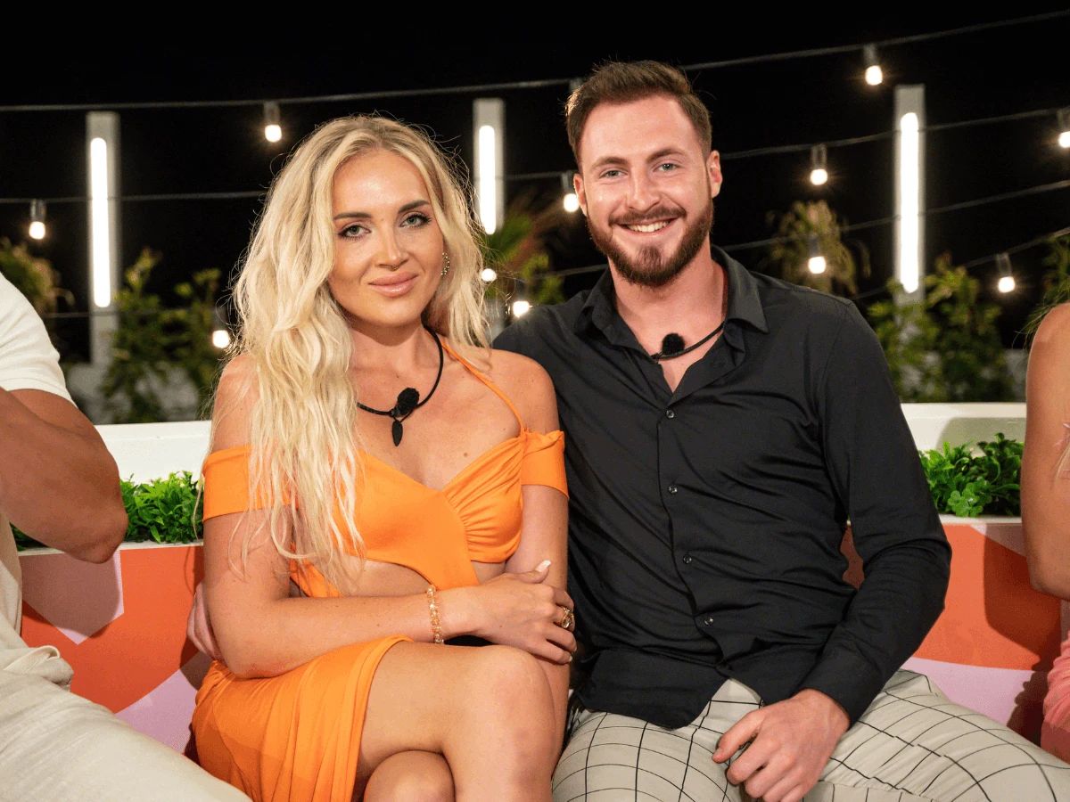 Love Island 8 - odcinek 7, Lori i Arek Love Island 8 - odcinek 7, Lori i Arek