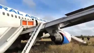 Samolot Ural Airlines z 159 pasażerami na pokładzie lądował awaryjnie na "otwartej przestrzeni"