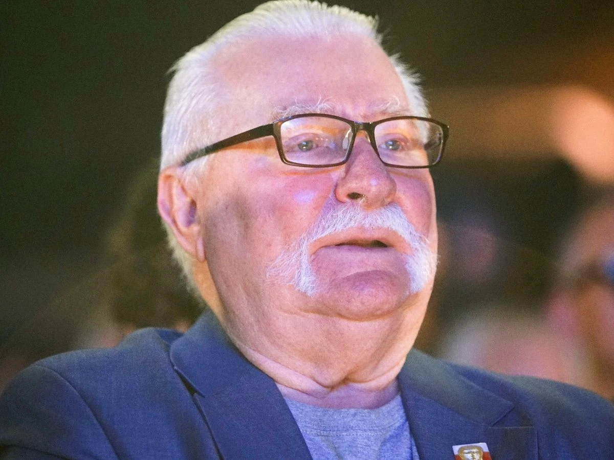 Lech Wałęsa tak "hojnie" obdarował potrzebującą Lech Wałęsa tak "hojnie" obdarował potrzebującą