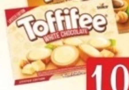 Toffifee Orzech laskowy w karmelu kremie i białej czekoladzie 125 g (15 sztuk)