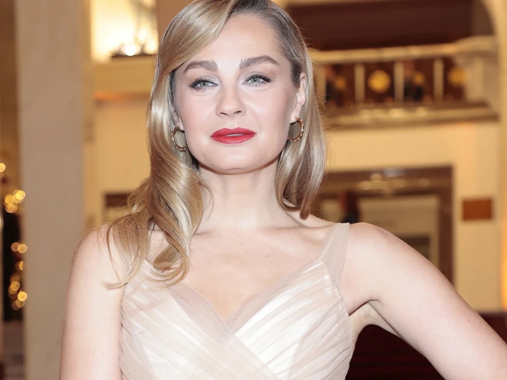 Socha w bardzo drogiej sukni na drugim weselu Zielińskiej. Na kreację wydała krocie