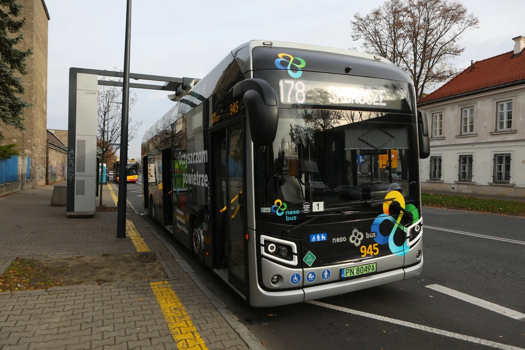 Do Gdańska trafi 10 pojazdów marki NesoBus. Na zdjęciu autobus testów w Warszawie