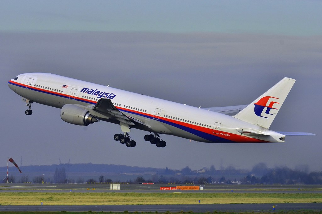 Zaginiony Boeing 777-200ER  linii Malaysia Airlines (9M-MRO) uchwycony w 2011 r. podczas startu z lotniska Roissy-Charles de Gaulle