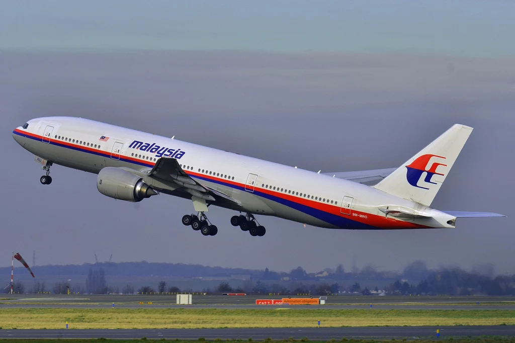 Zaginiony Boeing 777-200ER  linii Malaysia Airlines (9M-MRO) uchwycony w 2011 r. podczas startu z lotniska Roissy-Charles de Gaulle