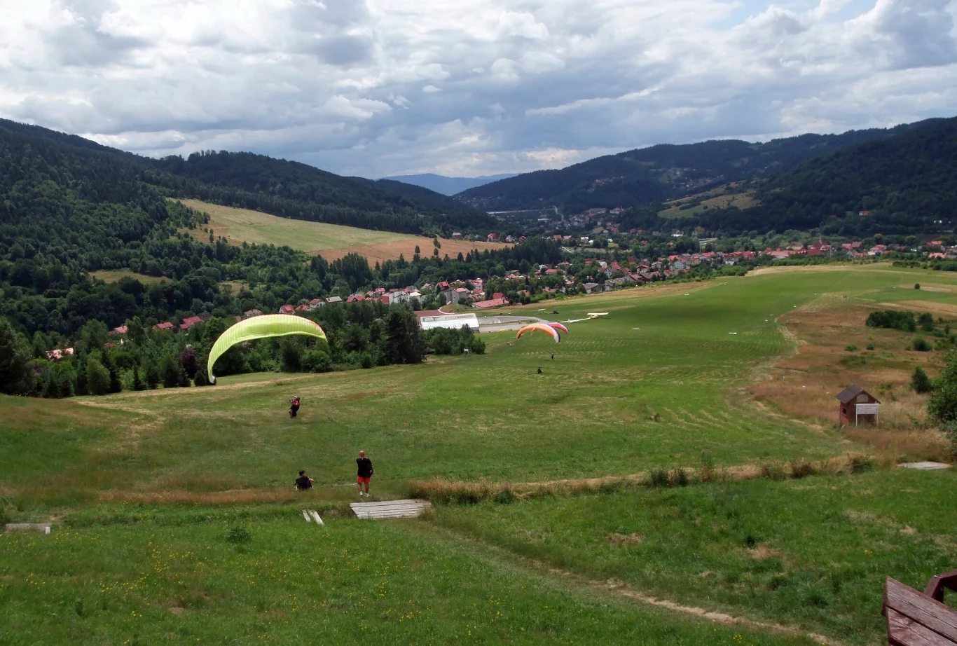 Widok z góry Żar jest piękny, choć nie można tam wjechać - ostatni odcinek trzeba przejść, lub wjechać kolejką szynową