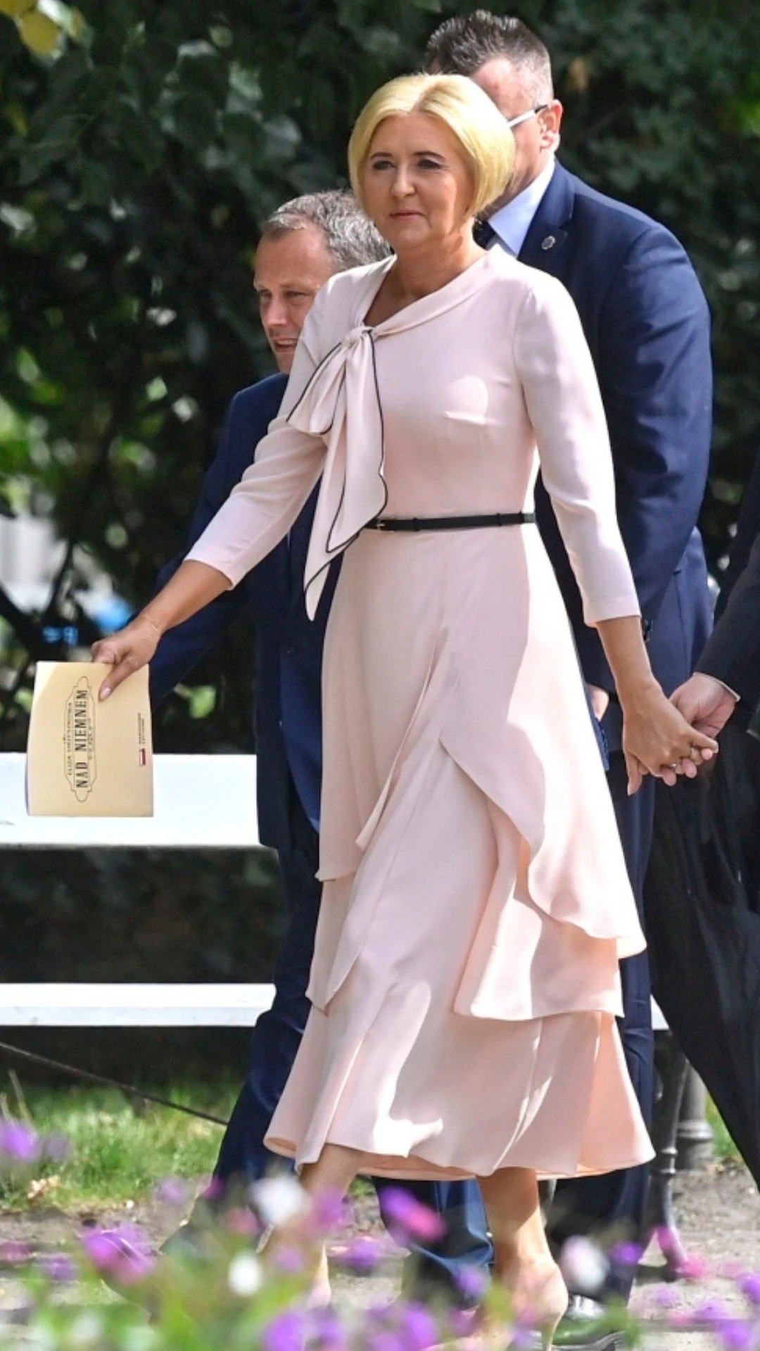 Agata Duda zachwyciła wszystkich swoją kreacją. Takich porównań się nie spodziewała Agata Duda zachwyciła wszystkich swoją kreacją. Takich porównań się nie spodziewała