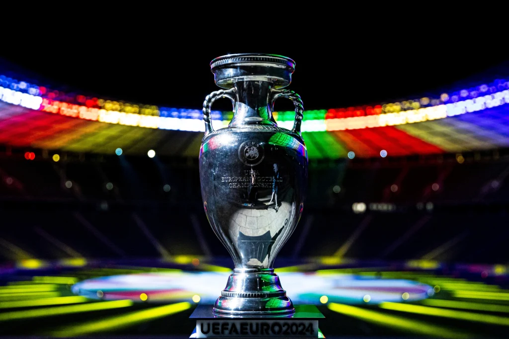 O to trofeum walczą piłkarze podczas Euro 2024