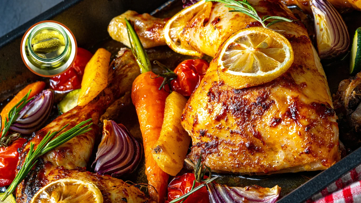 Już nigdy nie wylejesz jej do zlewu. Dodaj do marynaty, a udka z kurczaka będą pyszne jak nigdy