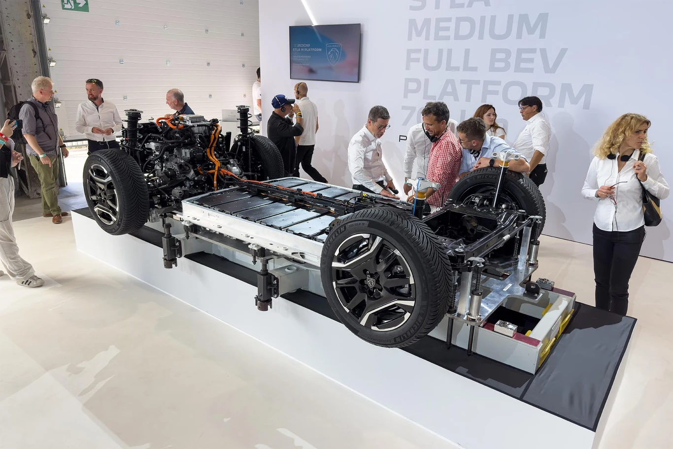 Nowy Peugeot E-3008 to pierwsze auto na platformie STLA Medium