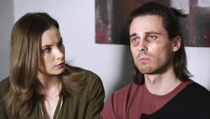 Cezary (Marcel Opaliński) został wypisany ze szpitala i mieszka teraz z Sofią (Valeria Guliajewa)