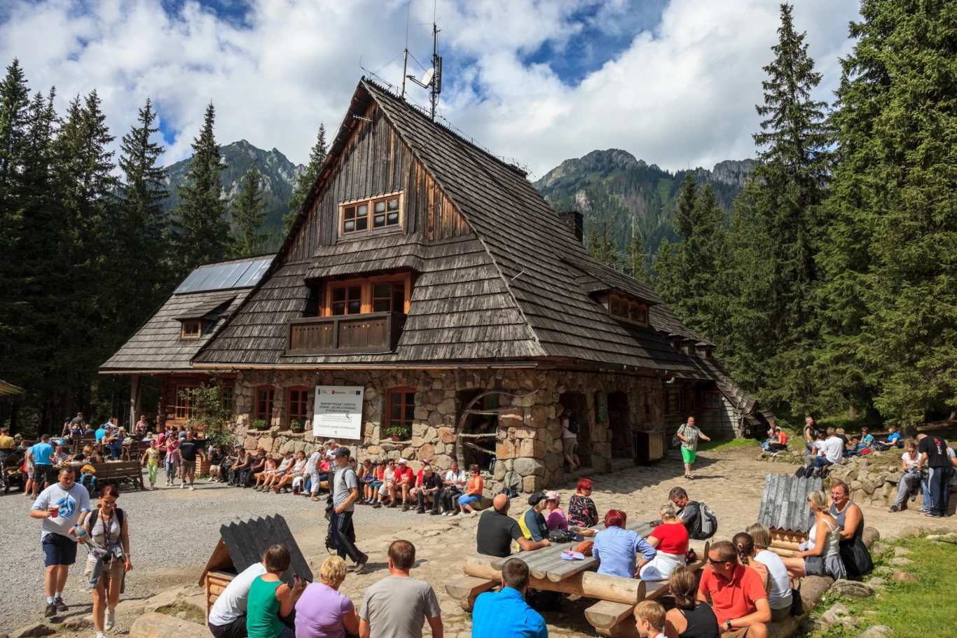 W słoneczny weekend turystów nie brakuje