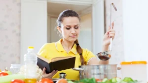 Takiej ogórkowej jeszcze nie jedliście! Wystarczy dodać do niej jedną rzecz, żeby najadła się cała rodzina