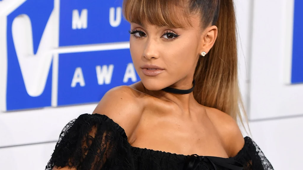 Ariana Grande przyznała się do poprawiania urody. Dziś tego żałuje