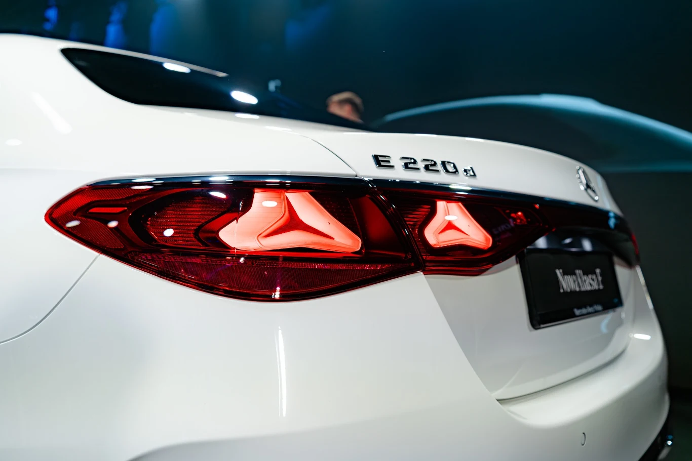 Nowy Mercedes klasy E występuje z silnikami benzynowymi, wysokopreżnymi i hybrydami plug-in