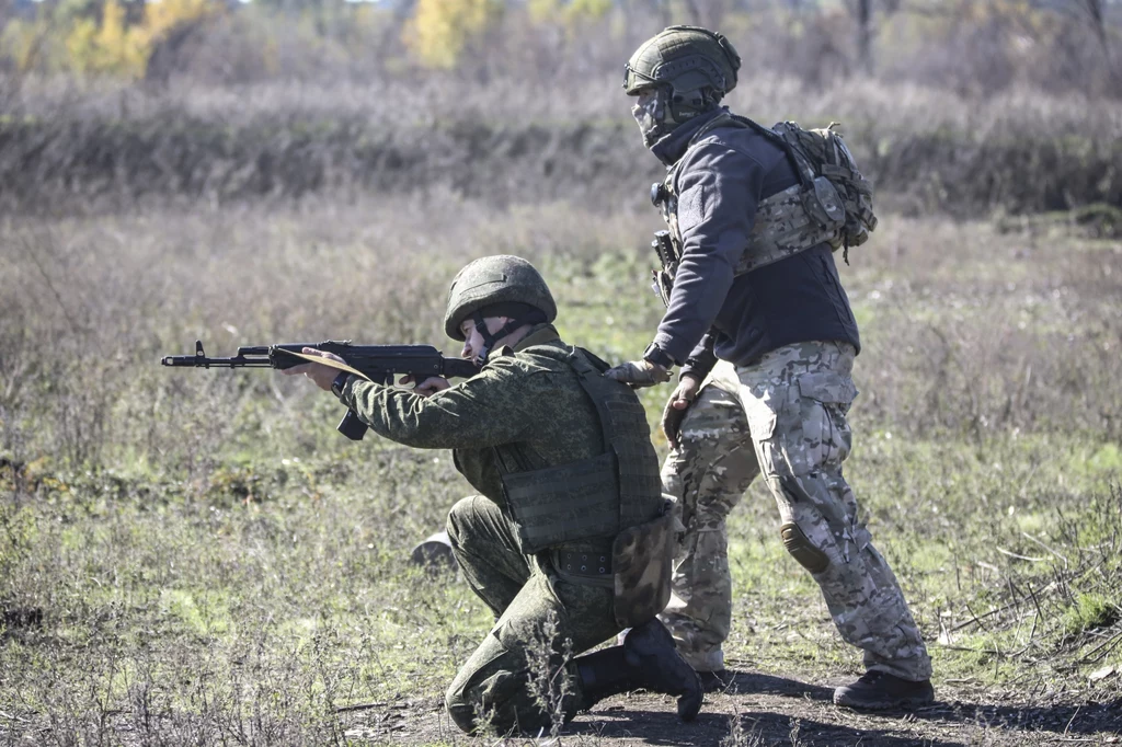 Jak już wspomnieliśmy, nie ma wątpliwości, że Ukraina także stosuje dezinformacje co do wojny w Ukrainie jako element wojny informacyjnej. Prokremlowskie konta próbują jednak wmówić, że po wskazaniu nawet jednego przypadku ukraińskiej propagandy wojennej, można usprawiedliwić falę propagandy rosyjskiej. Robią to na tyle subtelnie, że wielu ludzi się na to nabiera