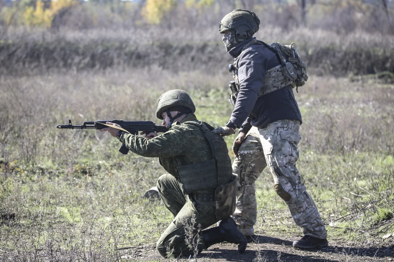 Jak już wspomnieliśmy, nie ma wątpliwości, że Ukraina także stosuje dezinformacje co do wojny w Ukrainie jako element wojny informacyjnej. Prokremlowskie konta próbują jednak wmówić, że po wskazaniu nawet jednego przypadku ukraińskiej propagandy wojennej, można usprawiedliwić falę propagandy rosyjskiej. Robią to na tyle subtelnie, że wielu ludzi się na to nabiera Jak już wspomnieliśmy, nie ma wątpliwości, że Ukraina także stosuje dezinformacje co do wojny w Ukrainie jako element wojny informacyjnej. Prokremlowskie konta próbują jednak wmówić, że po wskazaniu nawet jednego przypadku ukraińskiej propagandy wojennej, można usprawiedliwić falę propagandy rosyjskiej. Robią to na tyle subtelnie, że wielu ludzi się na to nabiera