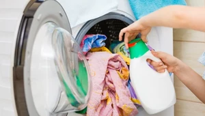 Co wychodzi z naszego prania? Niestety sporo plastiku