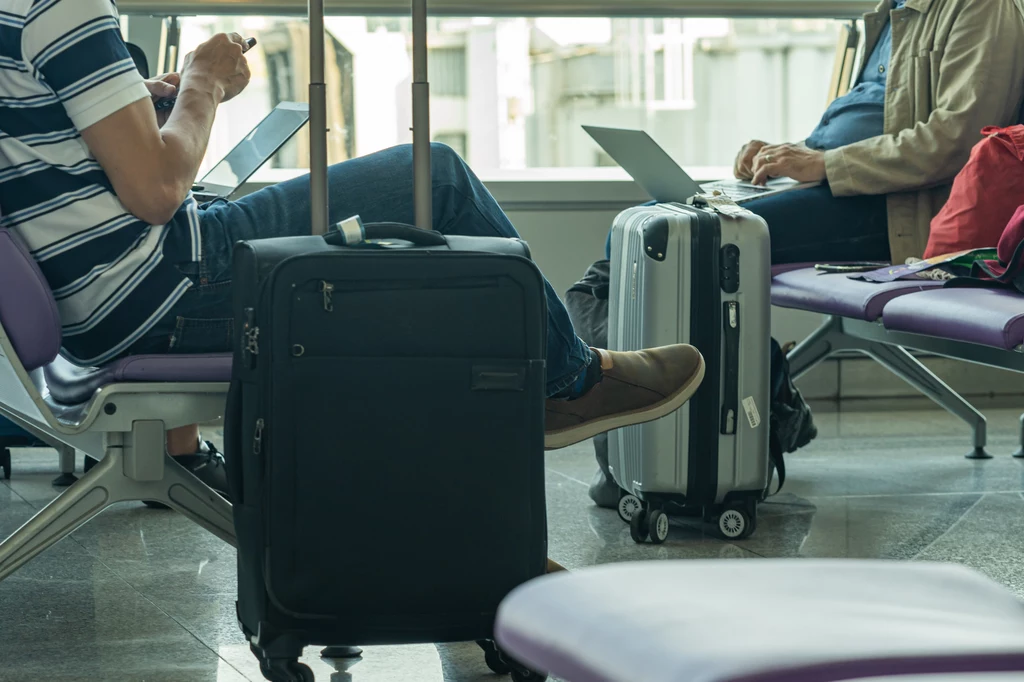 Najpopularniejsze linie lotnicze zmieniają regulaminy, zakazując pasażerom wnoszenia na pokład smart bagów