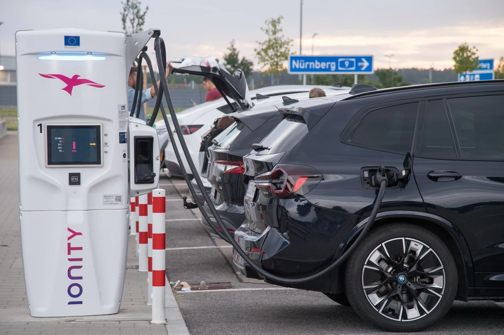 Planujesz zakup elektrycznego auta? Oto najchętniej wybierane modele 