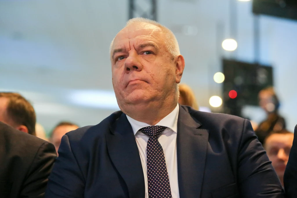 Mogę zapewnić, że w Polsce będą albo najniższe, albo jedne z najniższych cen paliwa w Europie i że to jest trwała tendencja - mówił w czwartek w Polsat News minister aktywów państwowych Jacek Sasin